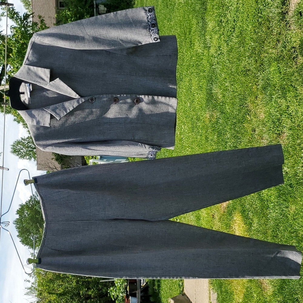 Woman's 2pc. Gray Pants Suit
